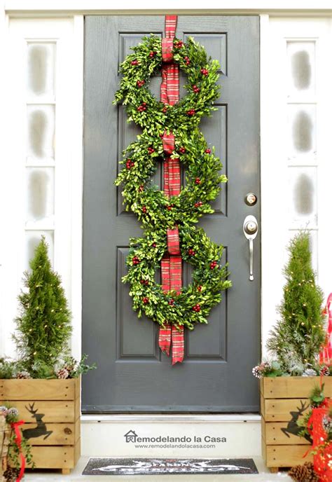 Christmas Front Porch With Boxwood Wreath Trio Remodelando La Casa