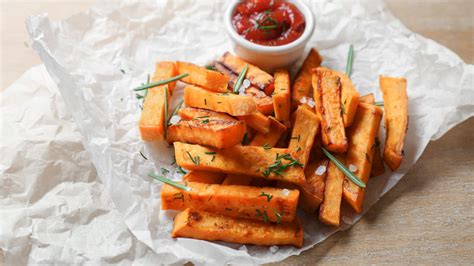 Batata doce na airfryer sequinha e saudável CenárioMT