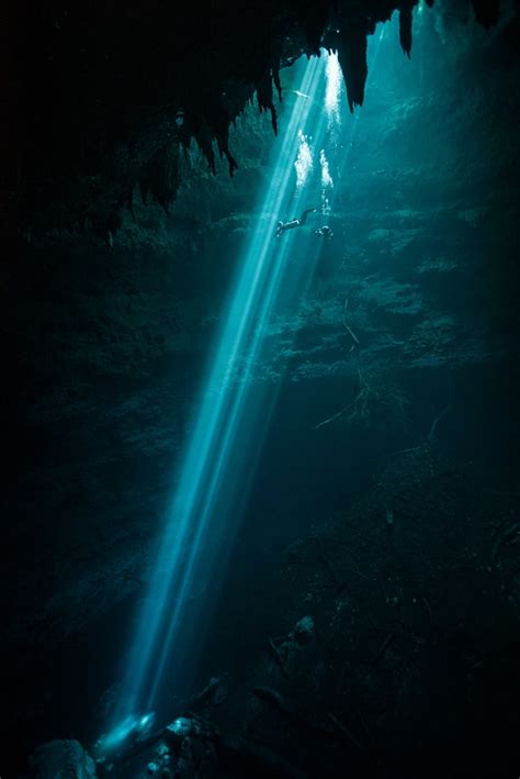 Fotógrafo revela aguas cristalinas de cuevas submarinas en México