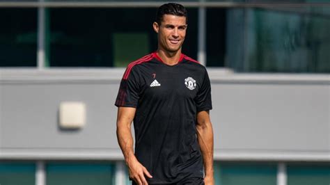 LOOK: Cristiano Ronaldo debuts Manchester United kit for his second ...