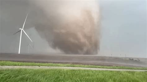 Tornado Rips Apart Wind Turbines Yt Source Reed Timmer R Interestingasfuck