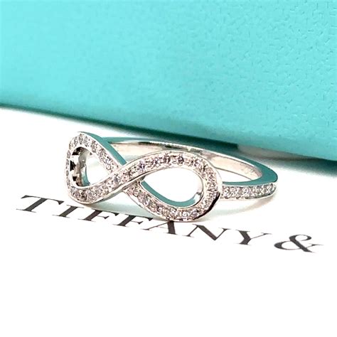 Tiffany And Co Infinity Diamond Ring 025 Carat At 1stdibs Tiffany