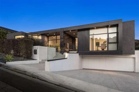 This $12,995,000 Architectural Home in Los Angeles offers Captivating City and Ocean Views