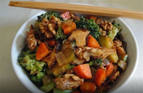 Broccoli Walnut Stir Fry