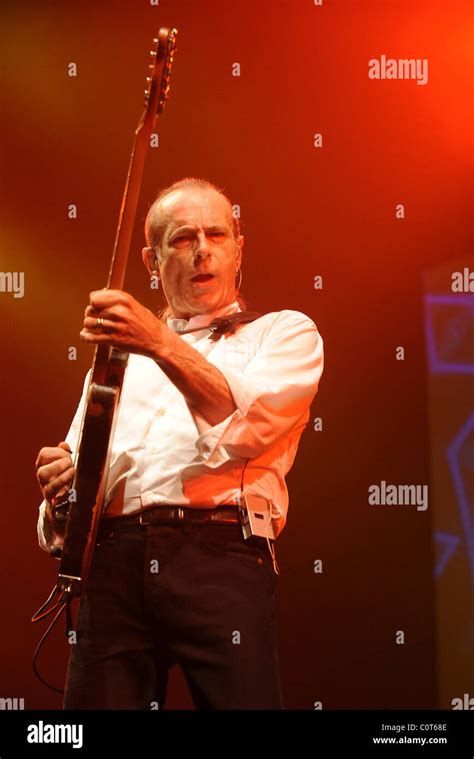 Status Quo Wembley Arena Hi Res Stock Photography And Images Alamy