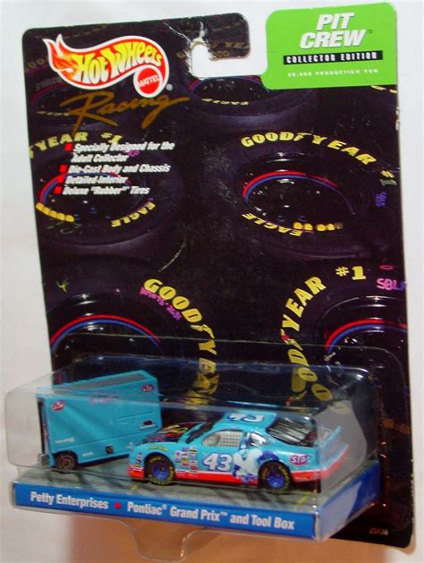 New Hot Wheels Pro Racing Pit Crew Petty