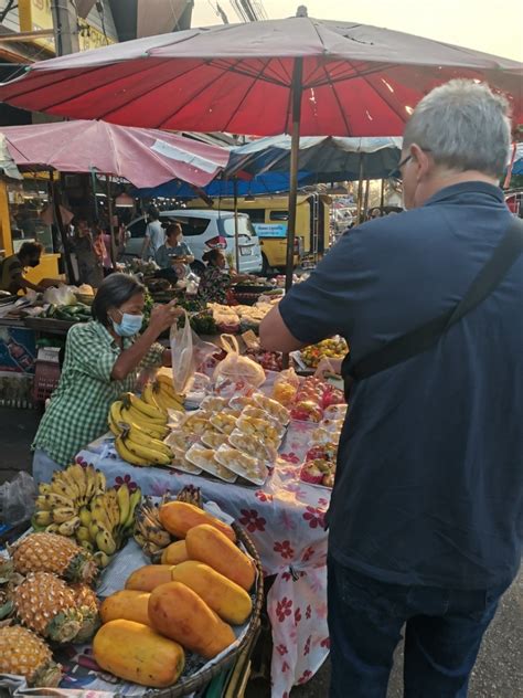 Kard Ba Paow The Coconut Market Craft And Chic Market Chiang Mai