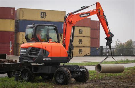 Nueva Excavadora De Ruedas Doosan De 5 Toneladas Conforme Con La Fase