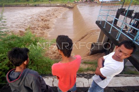 Siaga Banjir Bandang Antara Foto