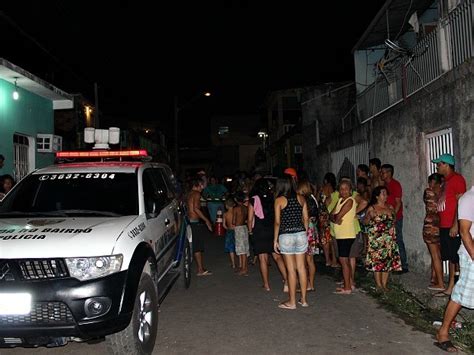 G Dois Homens S O Mortos E Mulher Atingida Por Bala Perdida Em