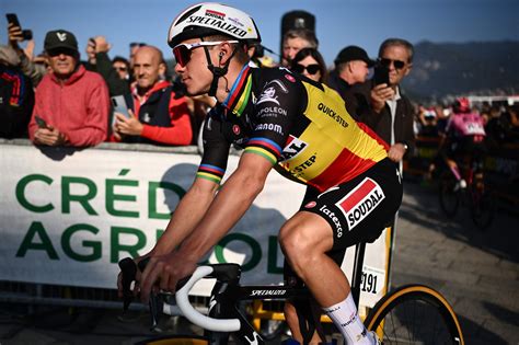 Van Aert Schrapt In Zijn Voorjaar En Evenepoel Begint In De Algarve