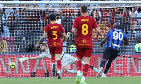 L Inter Batte La Roma 2 0 E Torna Quarta