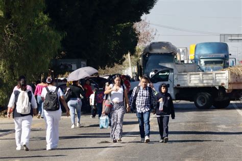 Continúa bloqueo en la carretera federal 175 Oaxaca Puerto Ángel