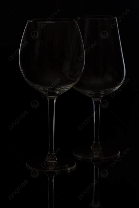 Dos Copas De Vino Sobre Fondo Negro Copas De Vino Sobre Negro Foto E