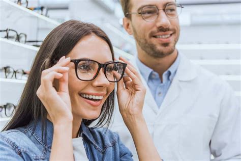 6 Reasons Glasses Are Better Than Contacts