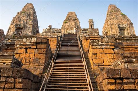 Phnom Bakheng Temple At Sunset Stock Photo Gumbao