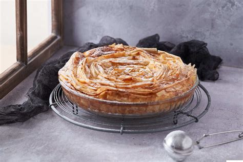 Tarta flor de pasta filo y crema de canela un pastel fácil pero