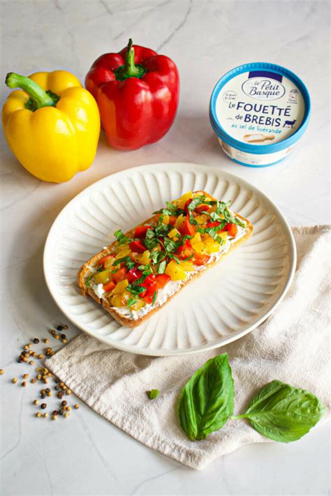 Bruschetta aux poivrons grillés et fouetté de brebis au sel de Guérande