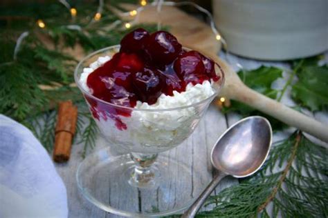 Danish Risalamande – Christmas cold rice pudding with warm cherry sauce ...