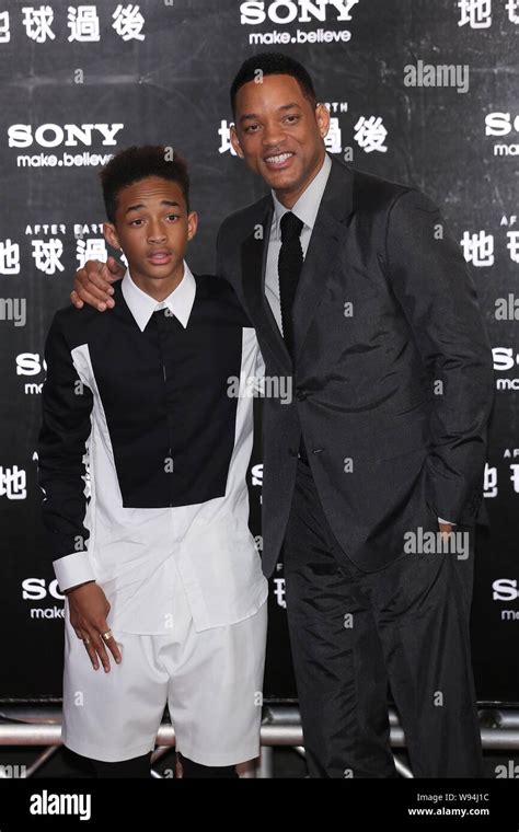 L Acteur Am Ricain Will Smith Droite Et Son Fils Jaden Smith Posent