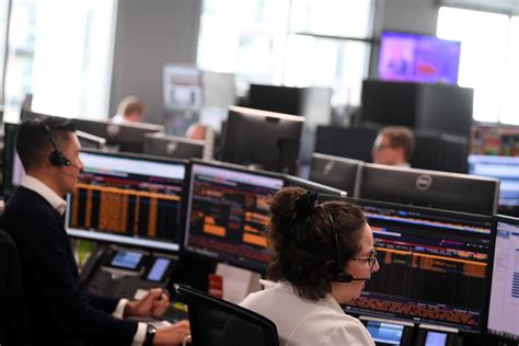 Saham Inggris Merosot Indeks Ftse Berakhir Turun Persen