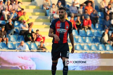 Crotone Avellino 2 0 La Gallery F C Crotone