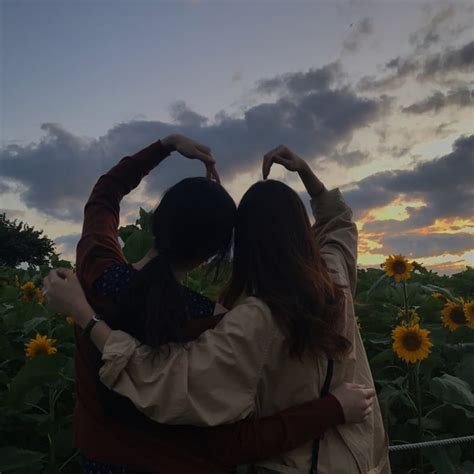 I Can T Let Go Of You Korean Best Friends Best Friends Aesthetic Friendship Photography