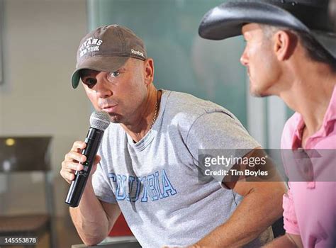 60 Kenny Chesney And Tim Mcgraw Brothers Of The Sun Tour Kick Off Press