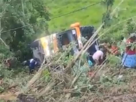 Fin De Curso Termina En Tragedia En Per Autob S Cae A Precipicio