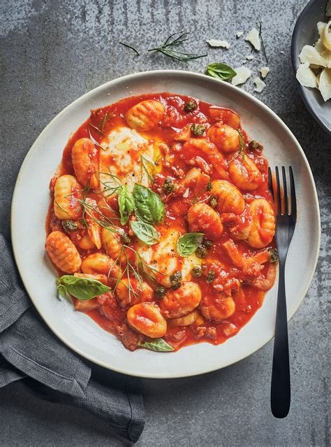 Gnocchis à la sauce tomate aux saucisses et au fenouil tout en un