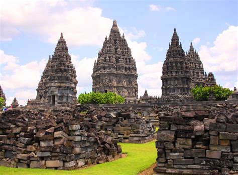 Punthuk Setumbu Sunrise Borobudur Go Up To The Temple Merapi Jeep