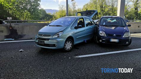 Incidente In Tangenziale A Collegno Code E Traffico Tamponamento