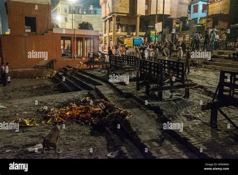 India, Varanasi, cremation Stock Photo - Alamy