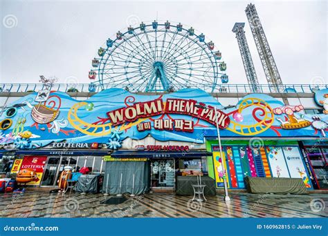 Wolmi Theme Park Entrance With View Of The Ferris Wheel On Wolmido ...