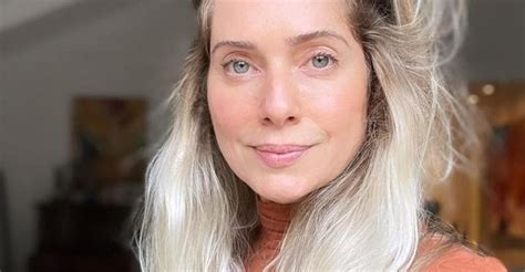 Leticia Spiller Ostenta Beleza Natural Em Selfies E Recebe Chuva De