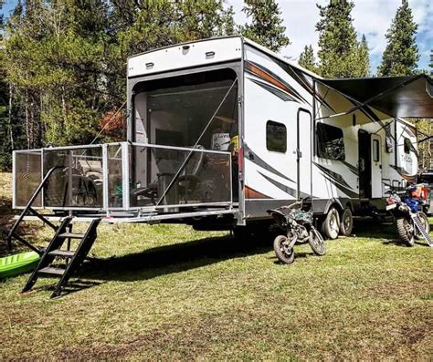 5th Wheel Toy Hauler With Side Patio Deck | Wow Blog