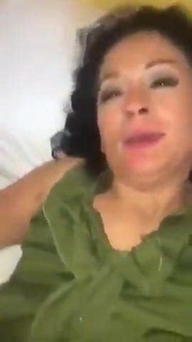 Une latina en chemise verte se fait baiser et prend du sperme dégoulinant xHamster