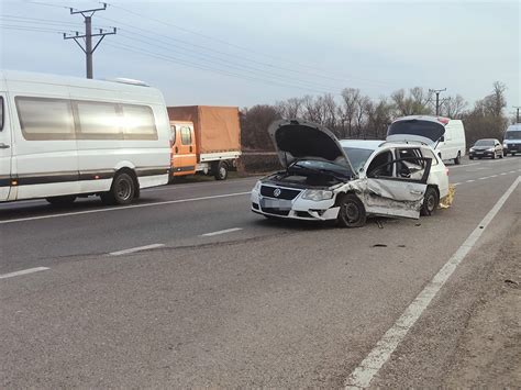 UPDATE Un tânăr șofer neatent a produs un grav accident pe raza