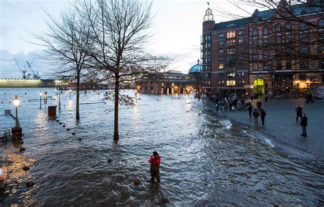 Hochwasser Hamburg Sturmflut Fischmarkt Unter Wasser