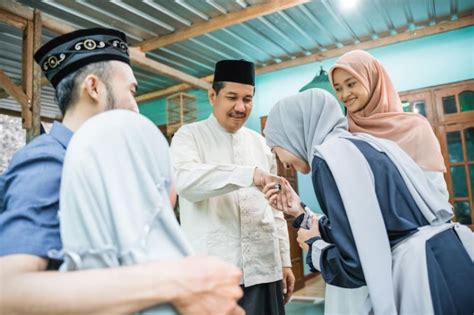 Cara Hadapi Pertanyaan Kapan Nikah Saat Lebaran