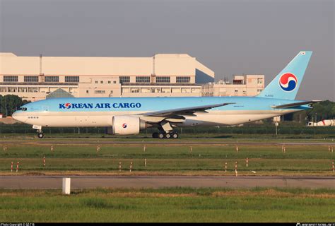 HL8252 Korean Air Lines Boeing 777 FB5 Photo By GZ T16 ID 1372948