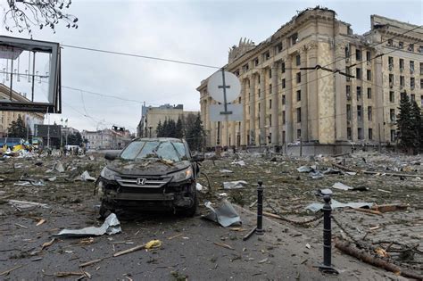 Fotos Brutal ataque ruso en Járkov un misil hace estallar un