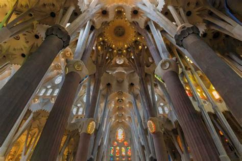 Barcelona Visita Nocturna A La Sagrada Familia Con Cava Getyourguide