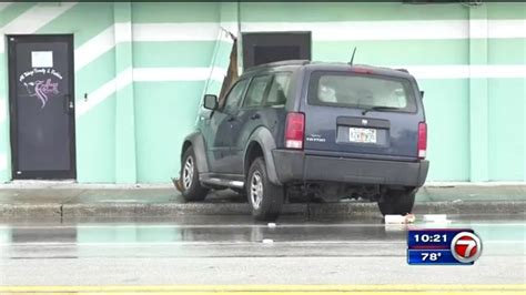 2 Hospitalized After Suv Slams Into Miami Business Wsvn 7news Miami