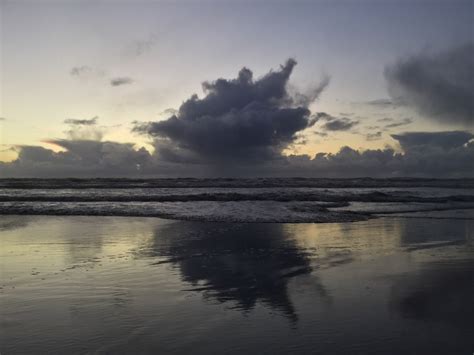 🌦🌊 Dramatic clouds last night at Ocean Beach. No sign of the setting ...