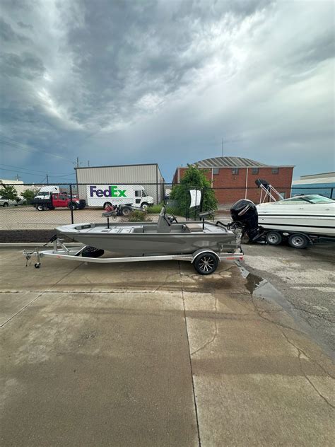 Thor 1900 Center Console - KC Boat Doctor