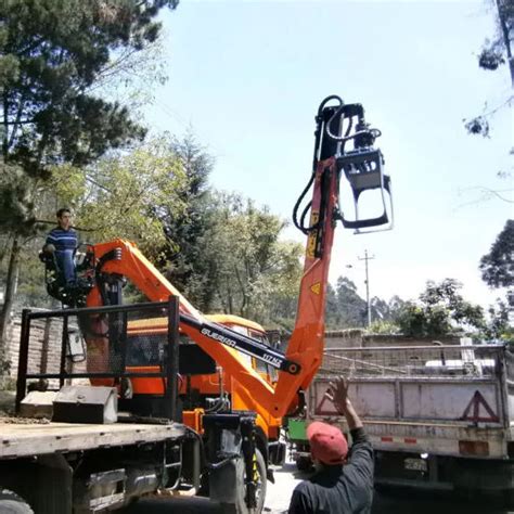 Grua florestal montada em caminhão 117Z series Industrias Guerra S