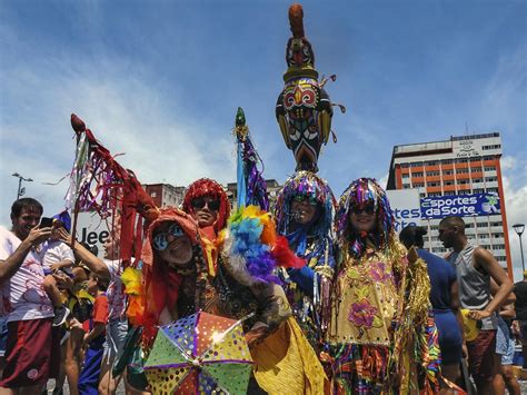 El Carnaval De Brasil Regresa A Las Calles Al Comp S De Su Gallo