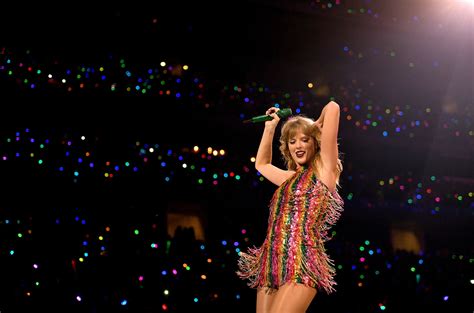 Taylor Swift Donates $113,000 To LGBT Organisation