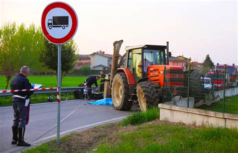 Scontro Con Un Trattore Muore Un Motociclista